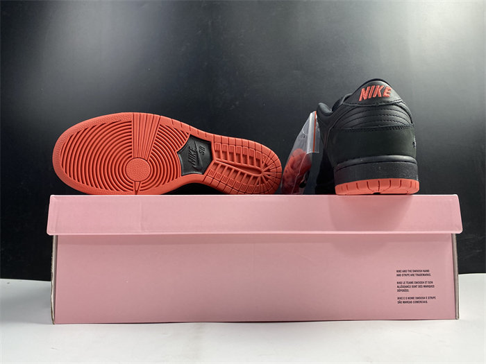 NK SB Dunk Low Black Pigeon  883232-008