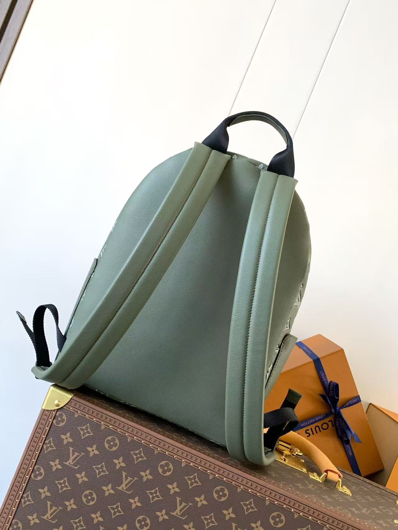 LV DISCOVERY Backpack 29*38*20CM（Multiple colors）