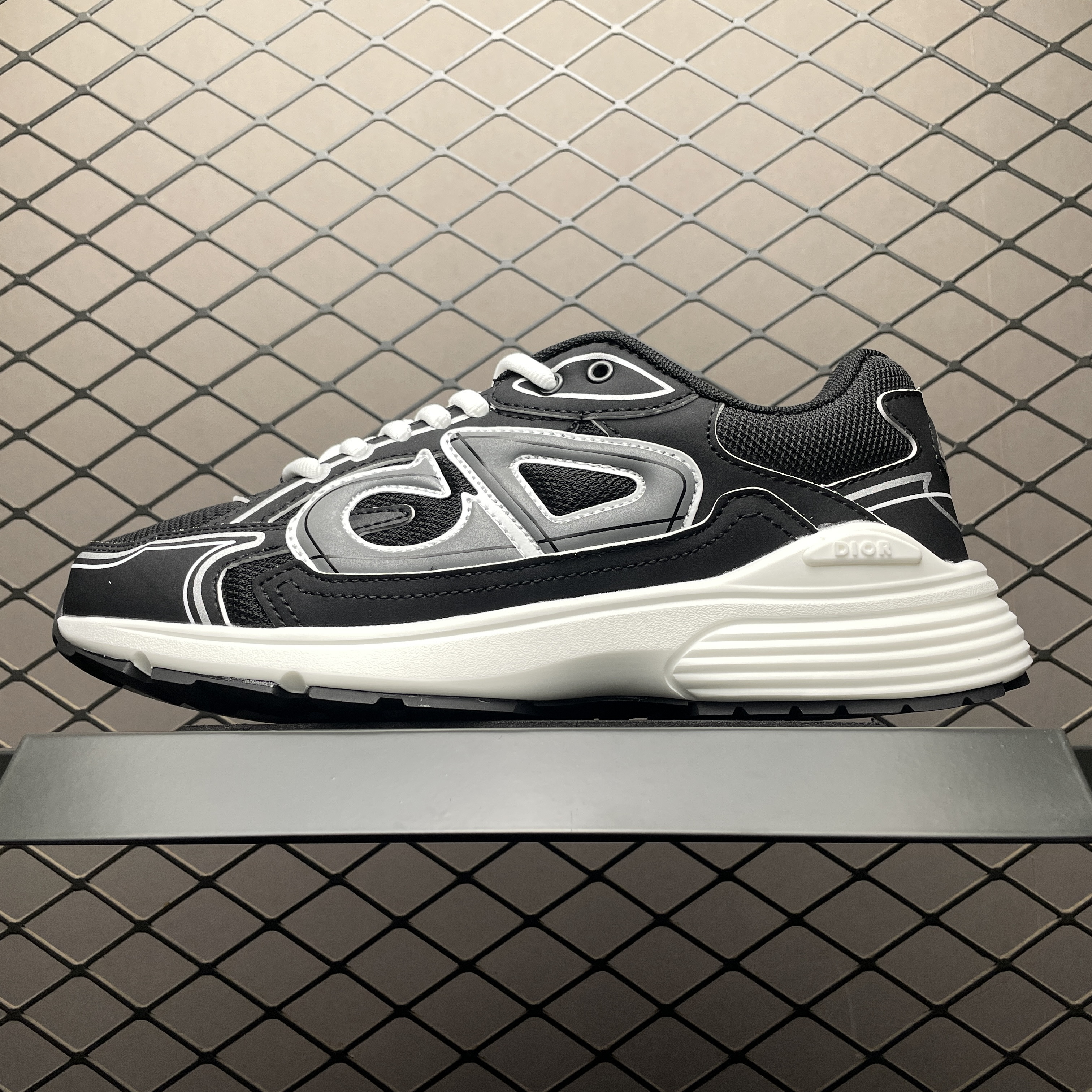 DR NEW ARRIVAL B30 Clunky Sneaker