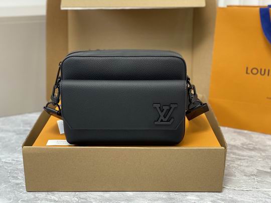 LV  Messenger Bags