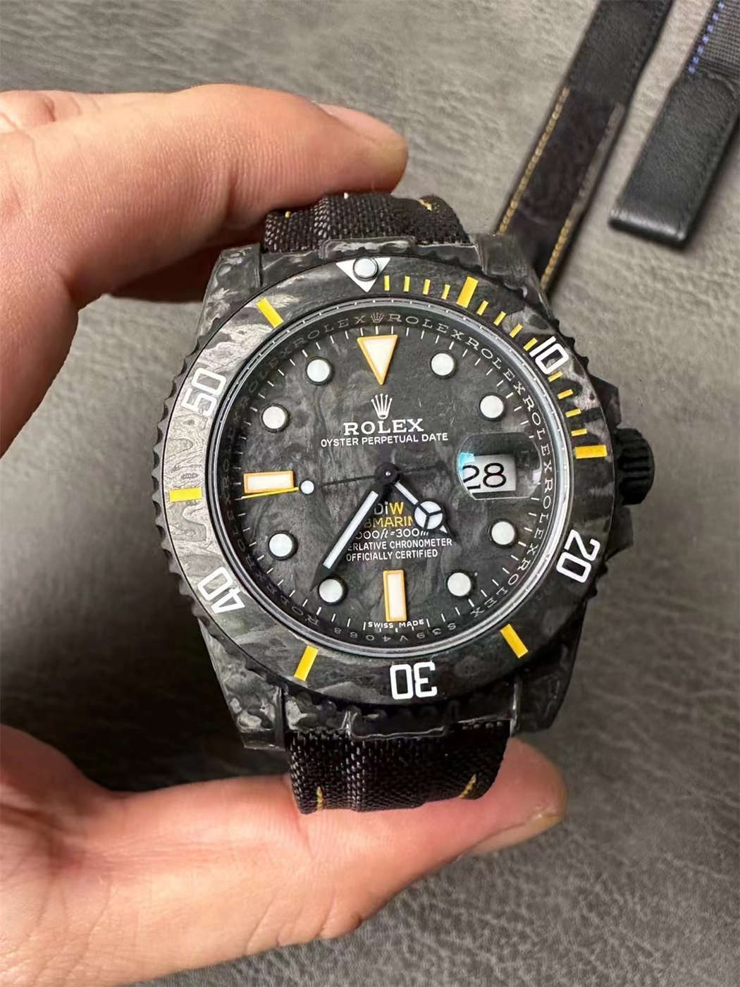 DiW Carbon Yellow Submariner – VSF 40mm Forged Carbon (VS3135)