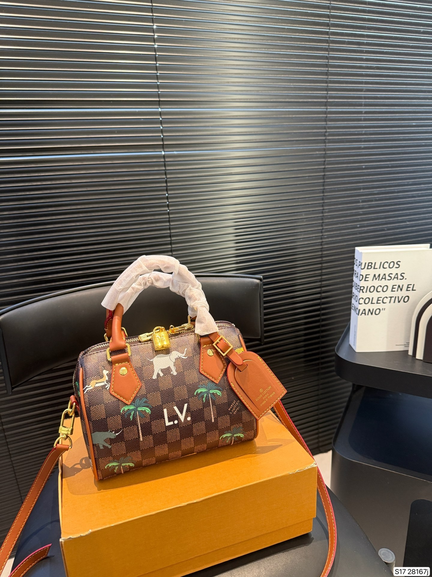 LV Handbag 20cm