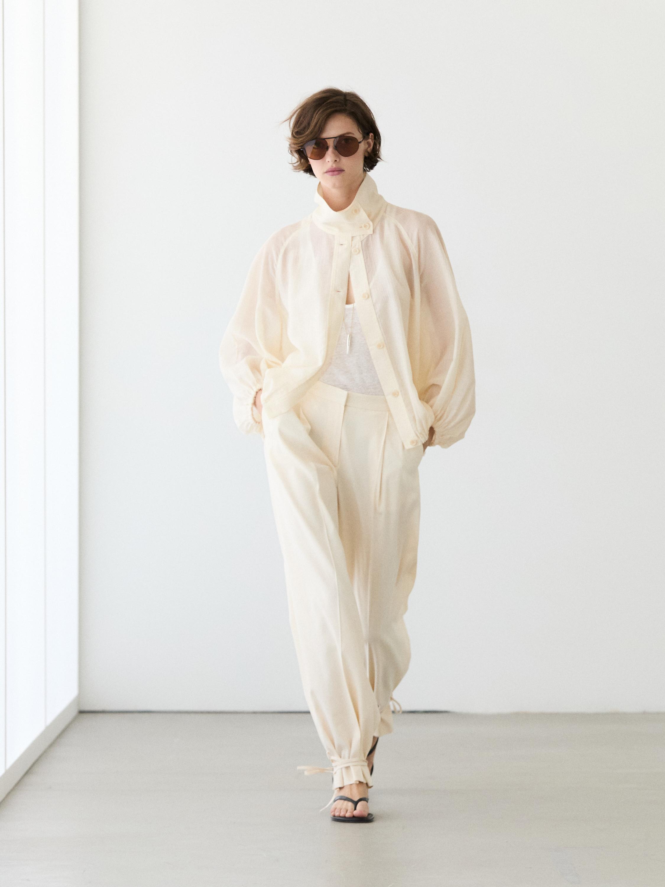 Chaqueta tipo bomber transparente
