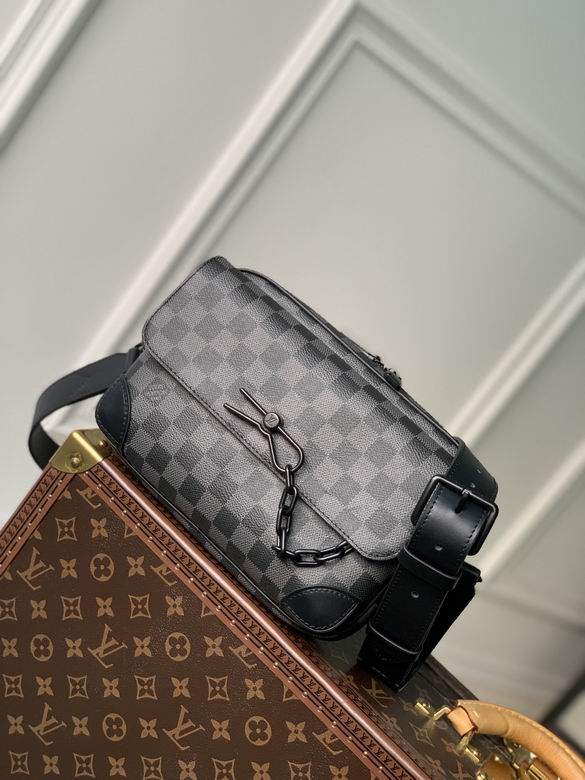LV  Messenger Bags