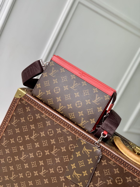 LV Clutch bag 18.5x11x6.5cm