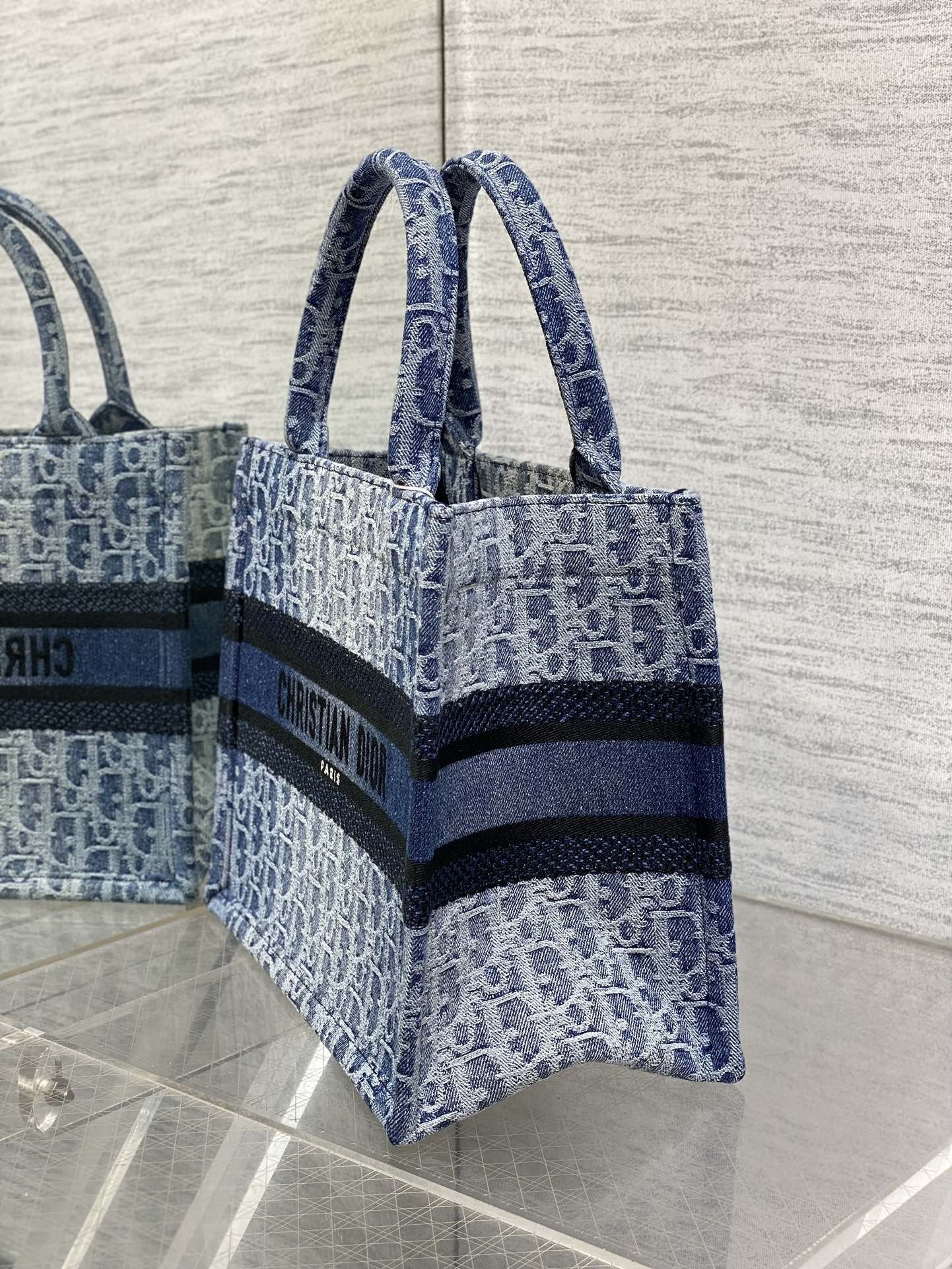DR BOOK Tote 26x22x8cm