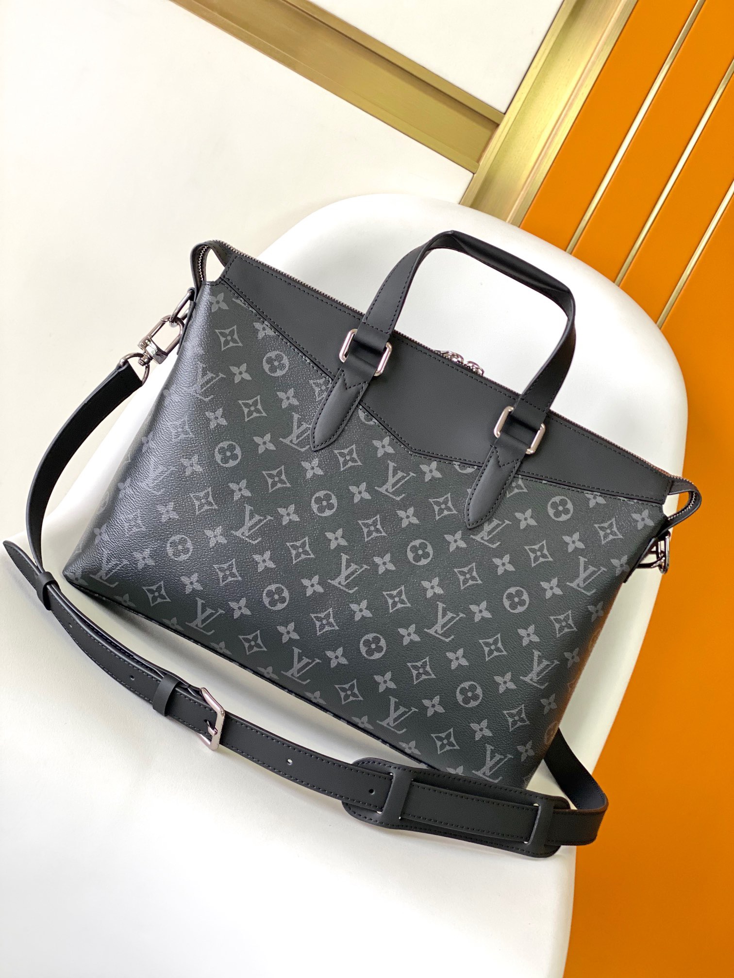 LV Eclipse Monogram M40566  Size：39*30*10cm