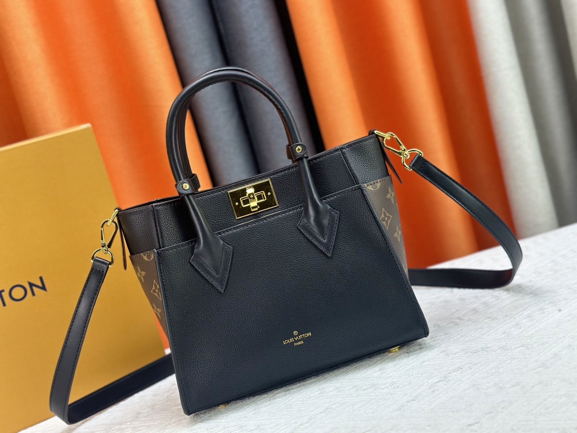 LV On My Side M57728 25x20x12cm