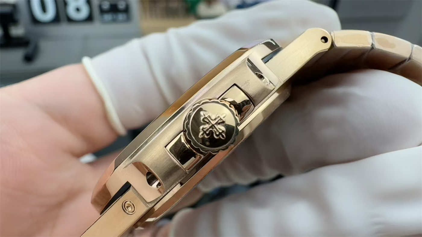 Patek Philippe Nautilus 5712/1R Replica – Rose Gold Moonphase Watch