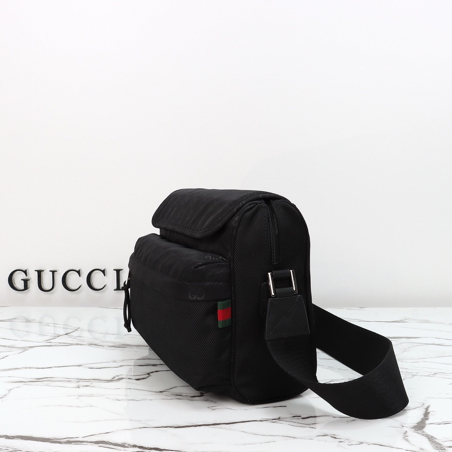 GUC Shoulder bag 27x21x16cm