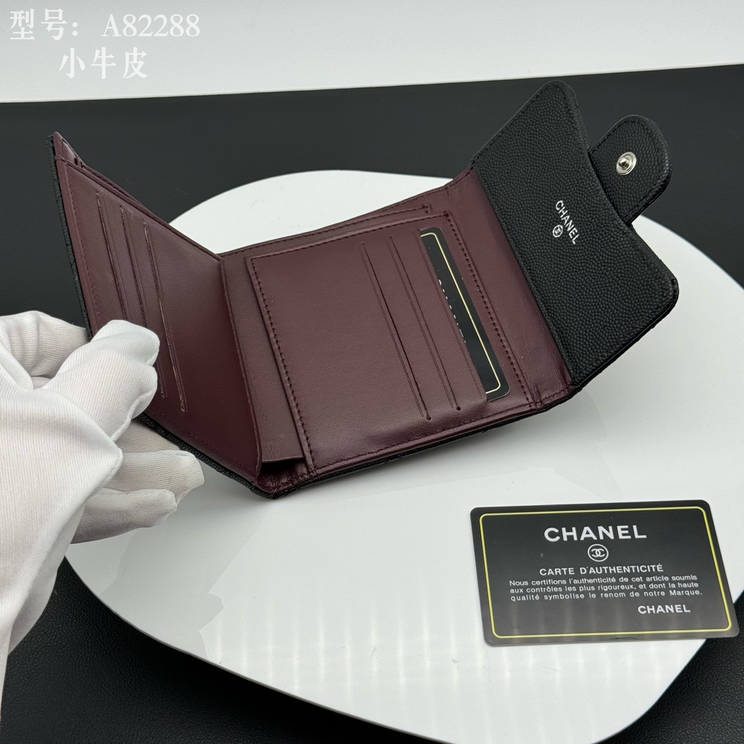Q10：Chanel Classic Small Flap Wallet in Caviar Leather