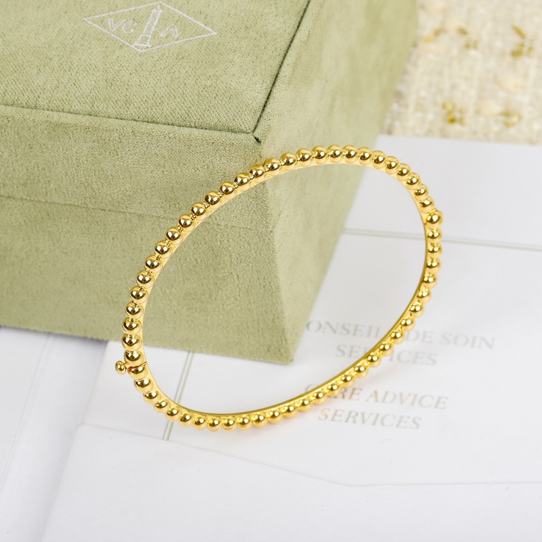 VCA Bracelets（Multiple colors）
