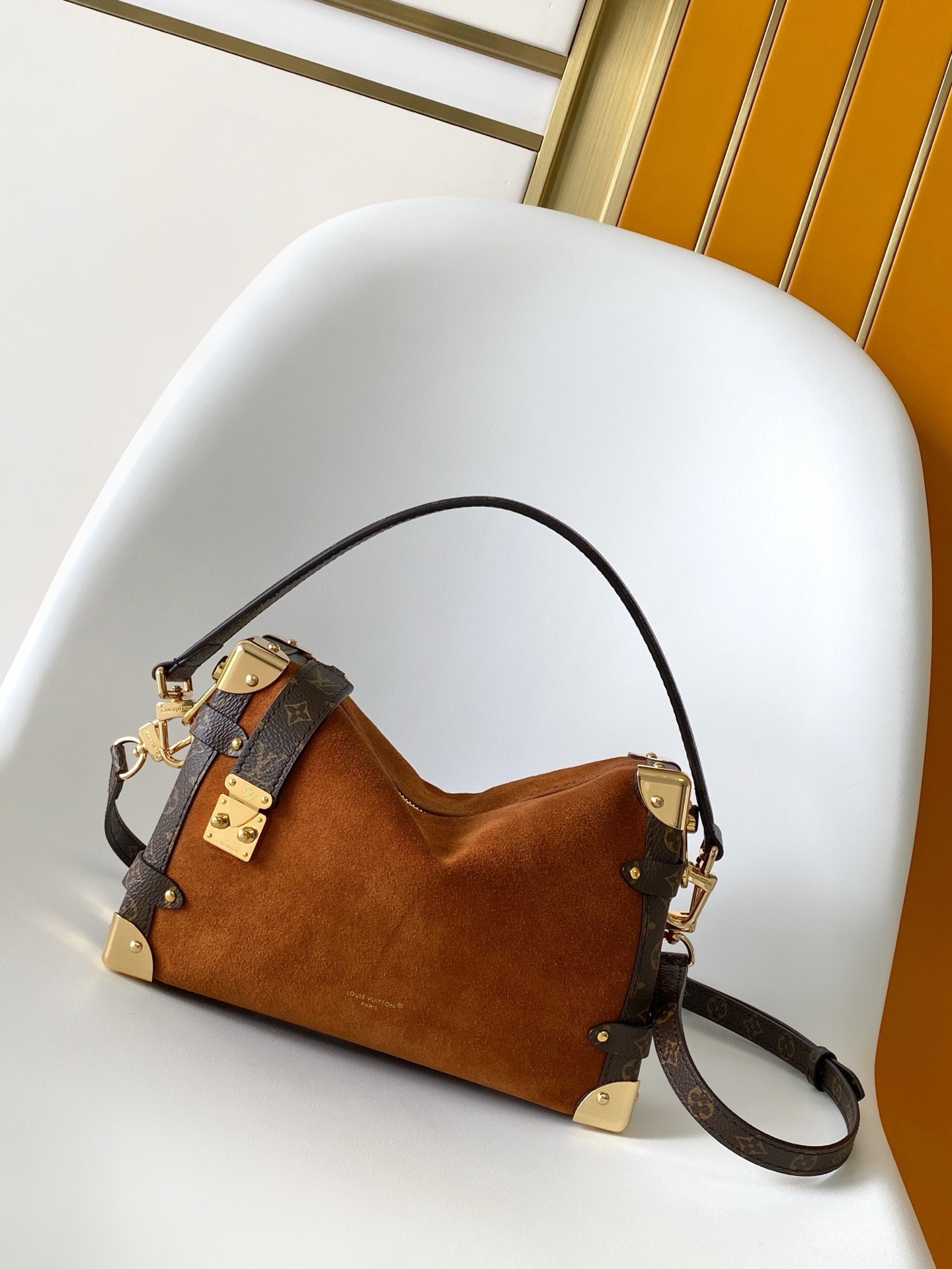LV Side Trunk M15072 Size：23.5x16x8.5cm