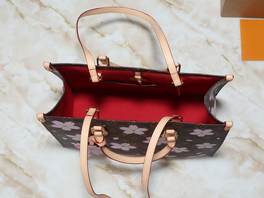 New Big: 11.4″x9.4″x4.7″ Small: 9.8″x7.5″x4.5″ Leather Red Lining Totebag BB-928078