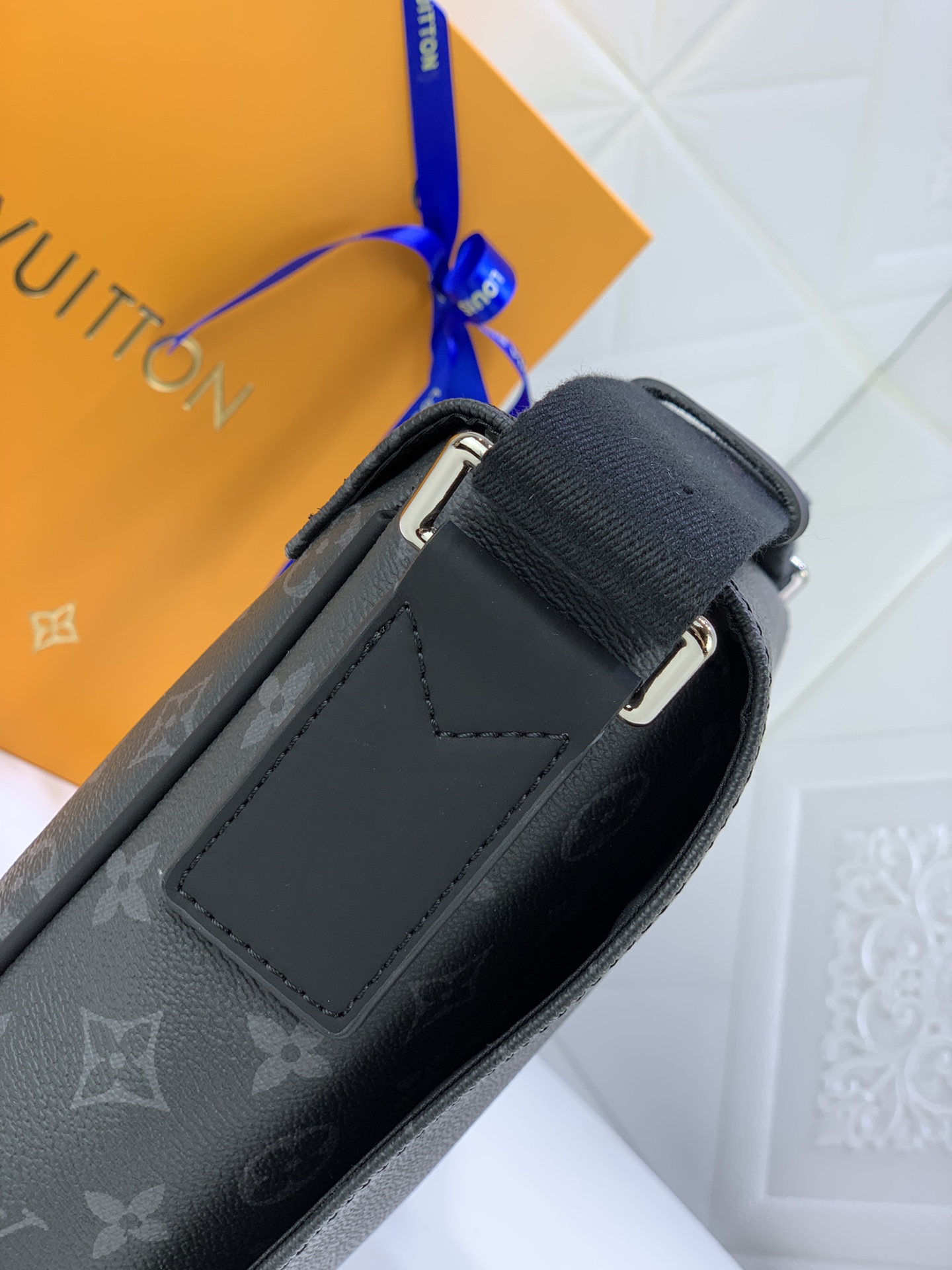 Woman’s Handbag with Adjustable strap 9.8″x8.7″x3.1″ BB-918000637