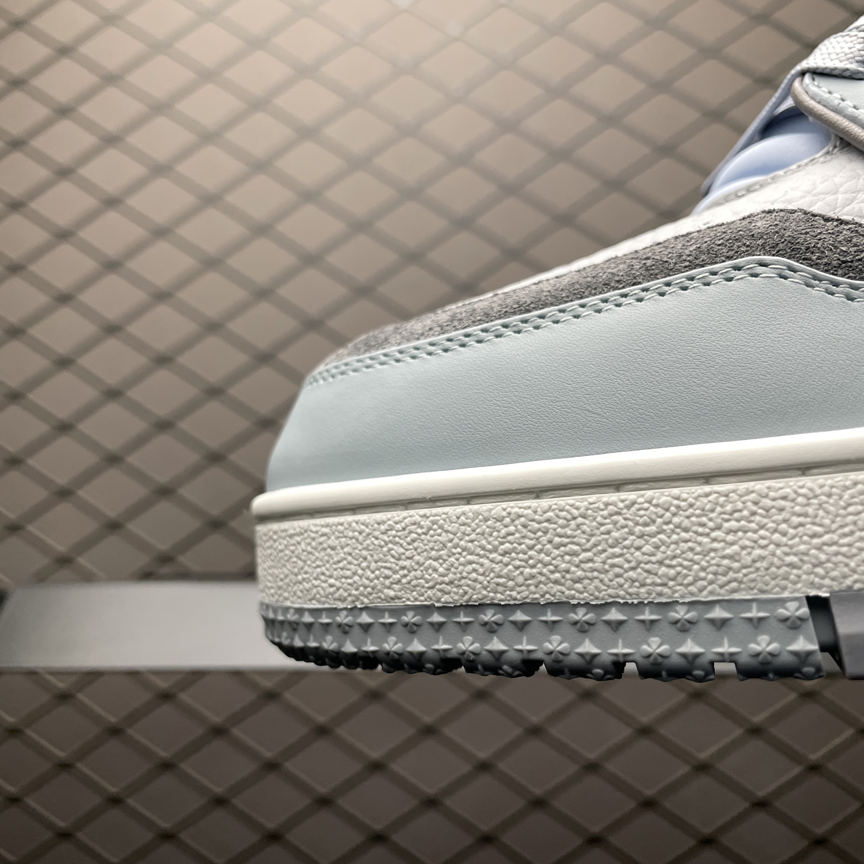 LV TRAINER SNEAKERS 26ss