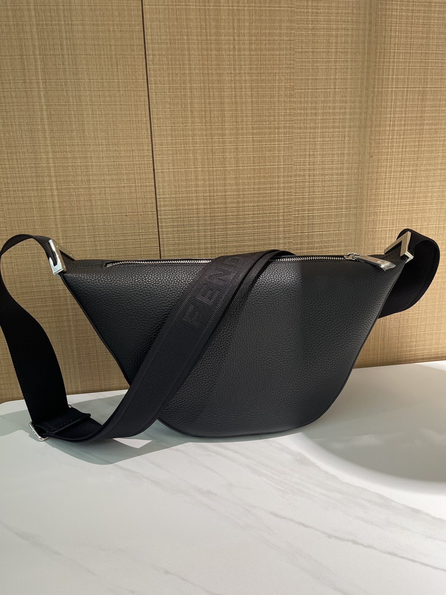 FD Messenger Bags Size:33x18x10cm
