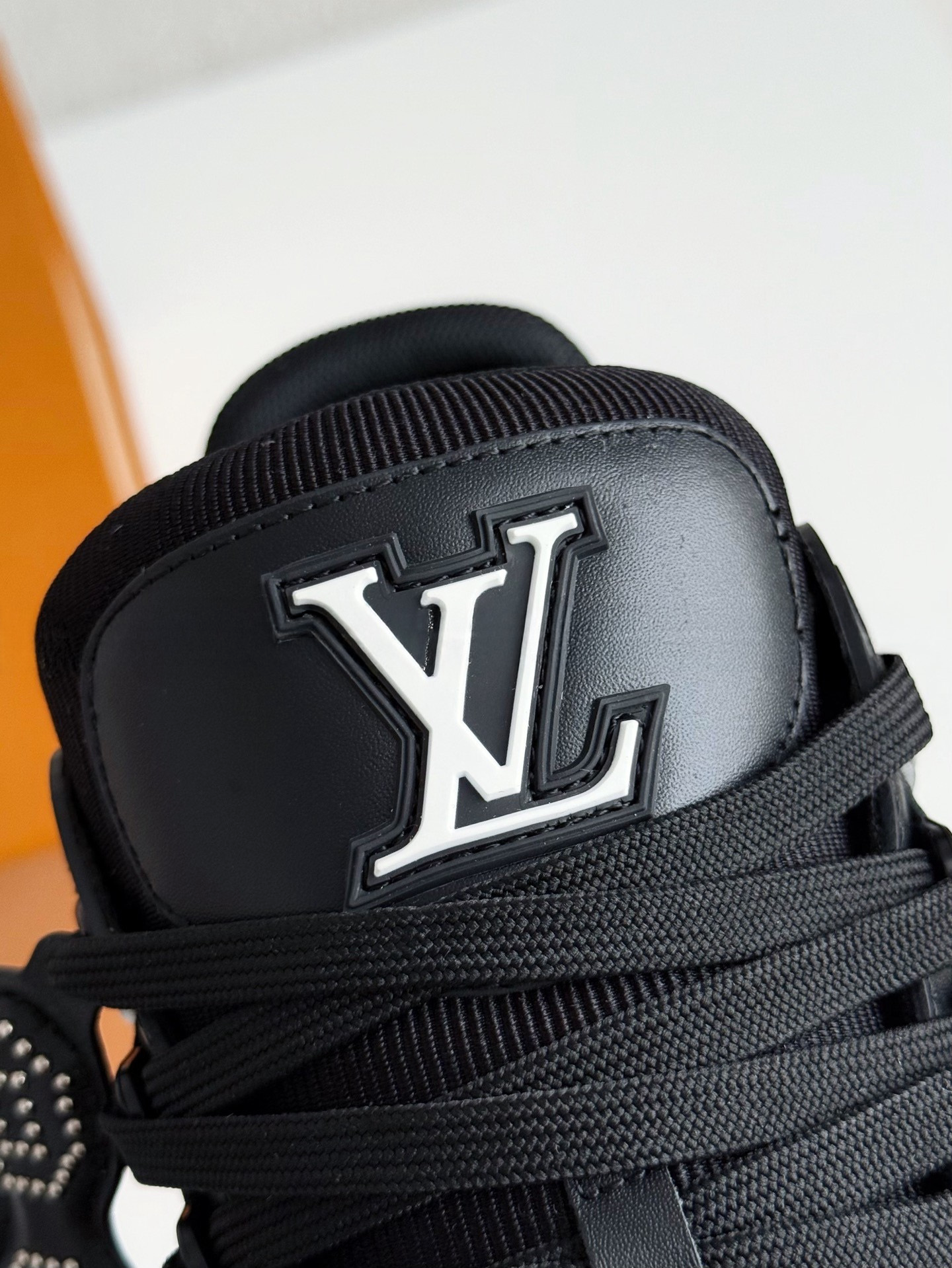 LV TRAINER