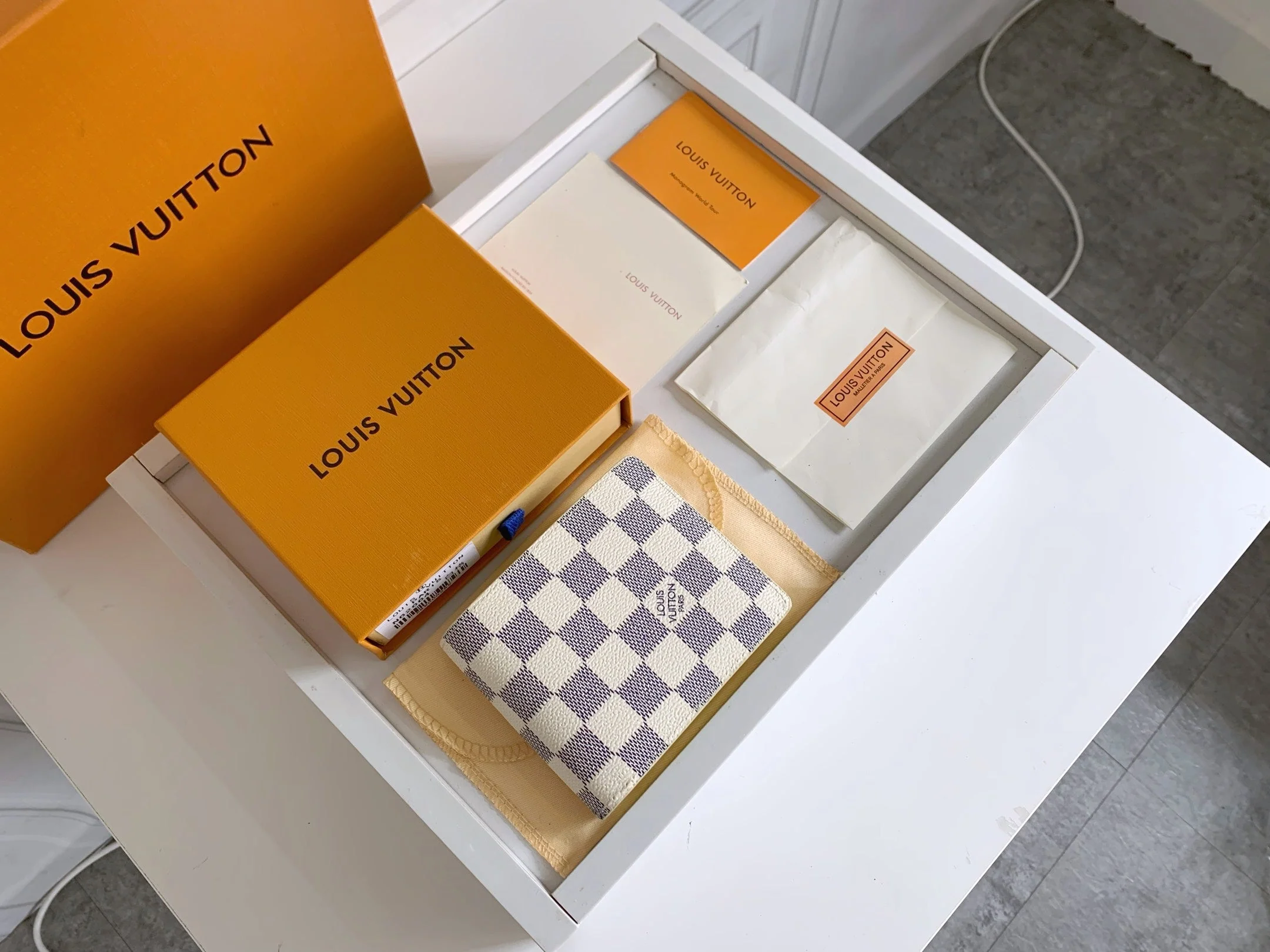 [Louis Vuitton] Very popular☆Short wallet | Compact and convenient for storage!