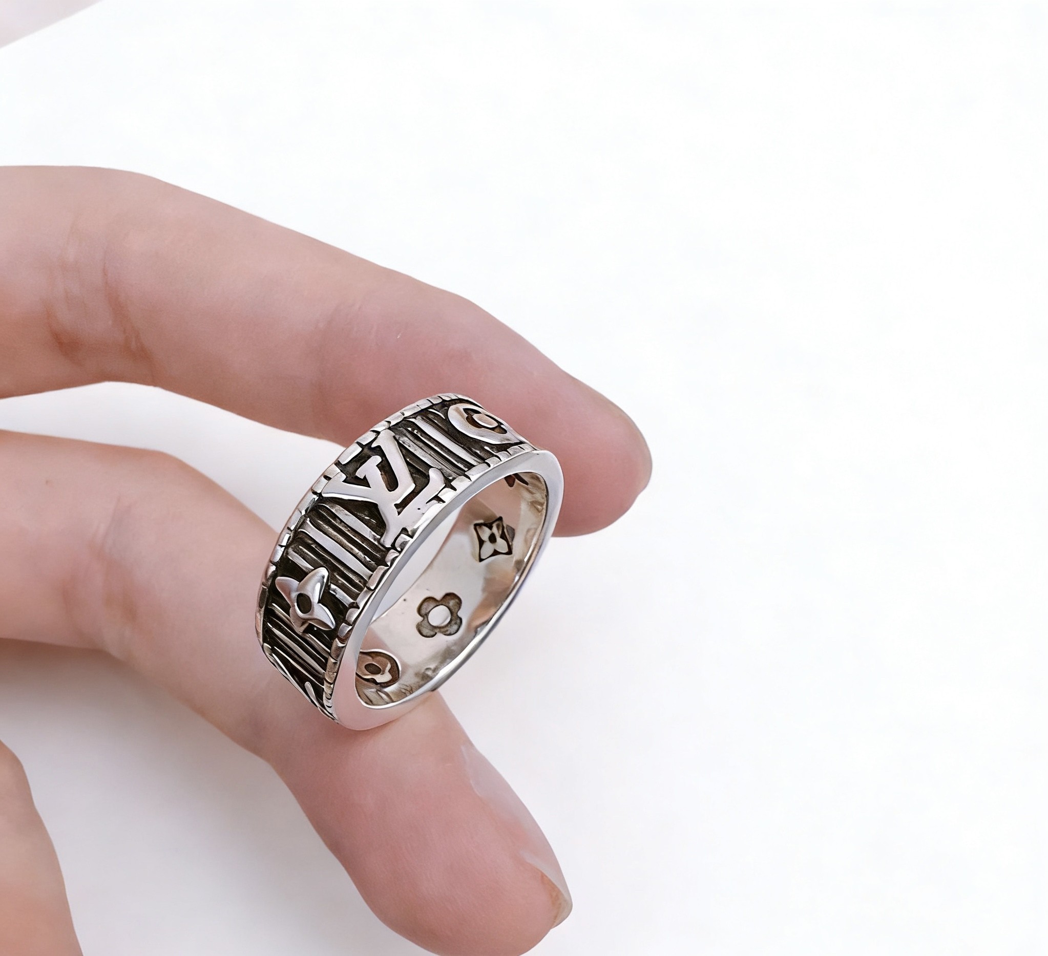 LV Ring