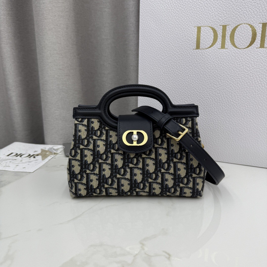DR Handbag 18.5x13x8.5cm