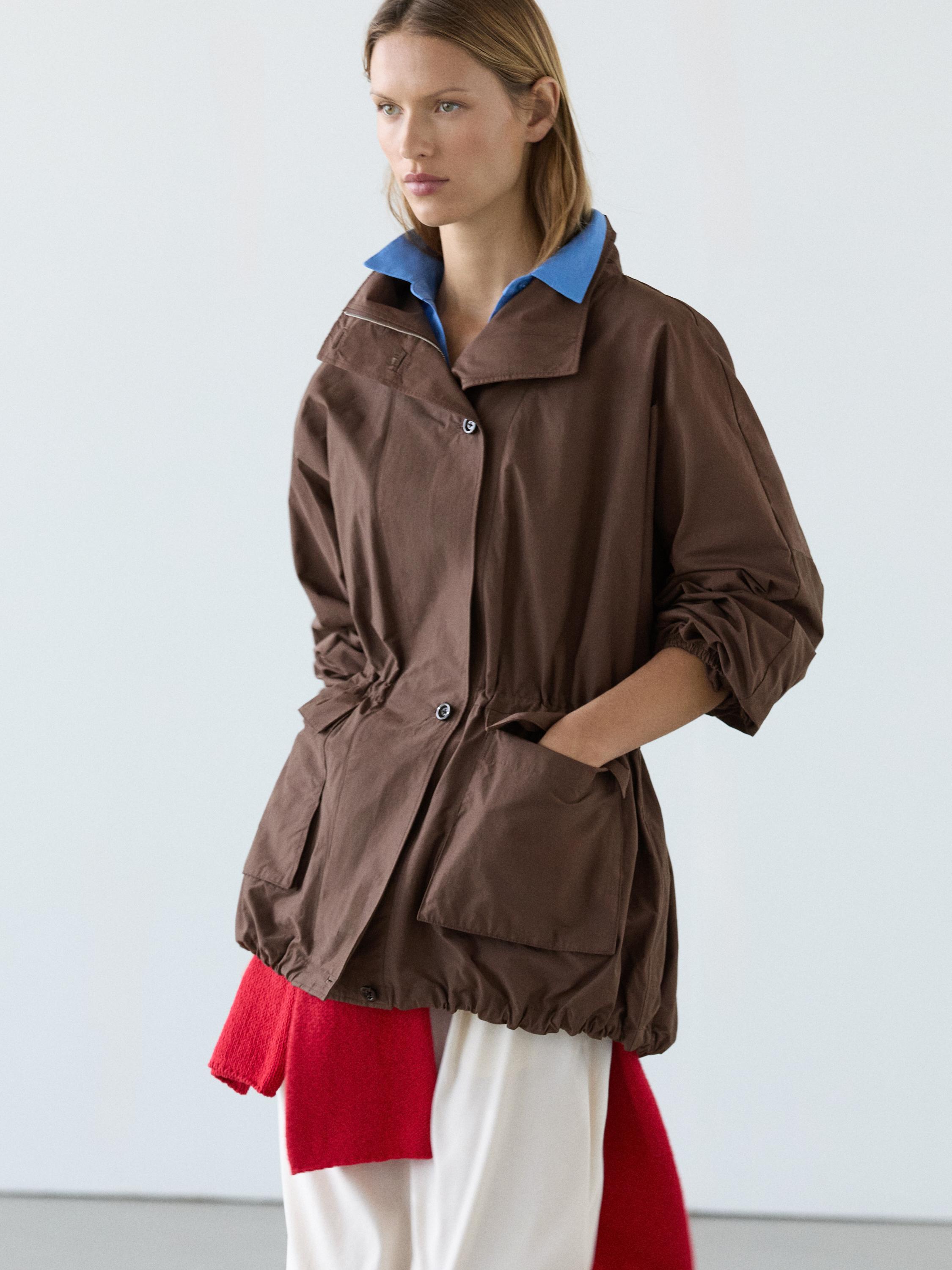 Parka abullonada detalle cuello
