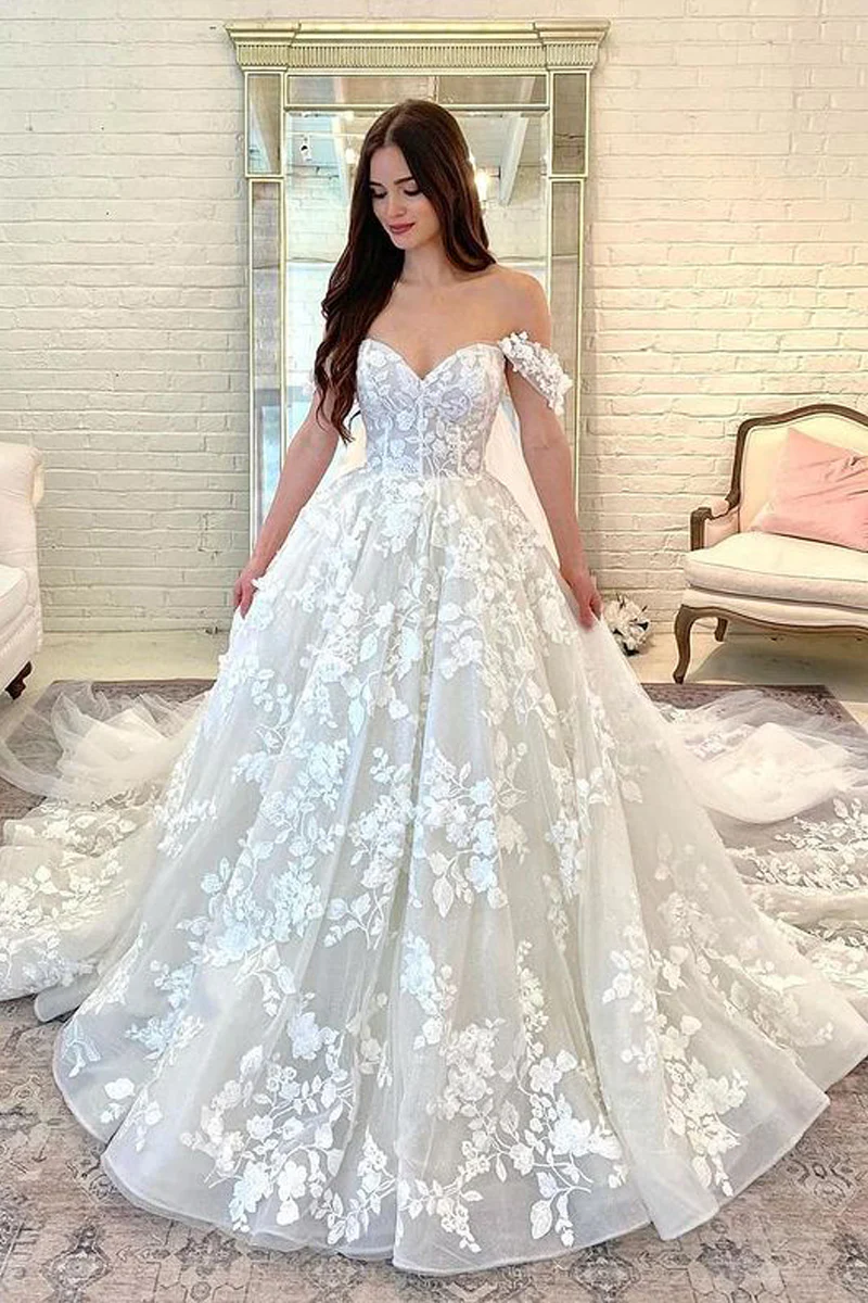 Ball Gown Sweetheart Lace Tulle Wedding Dress