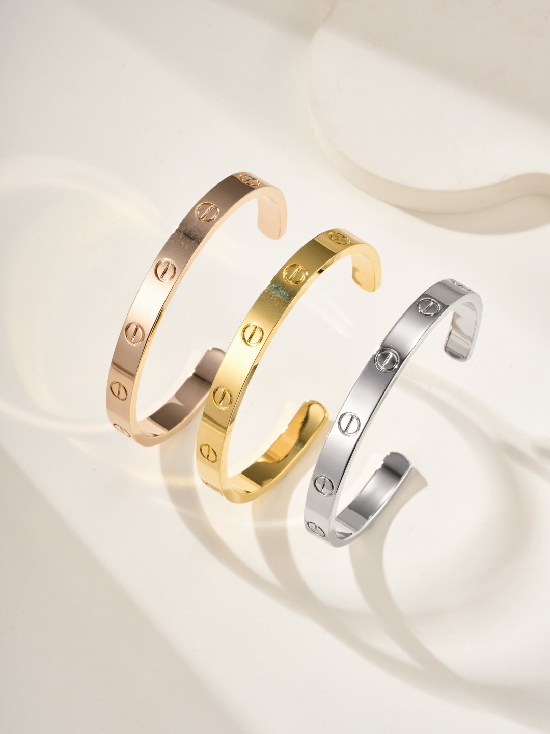 Carti LOVE Bracelets（Multiple colors）
