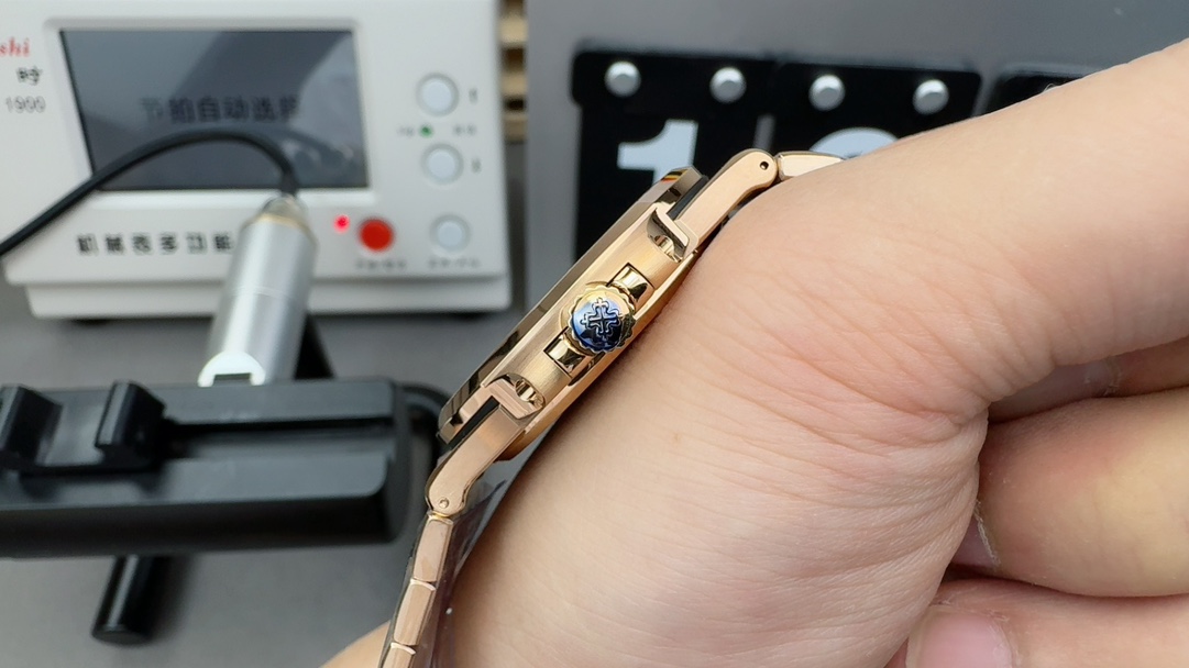 Patek Philippe 5711R Replica – 3K Factory Rose Gold Nautilus with Champagne Gold Dial
