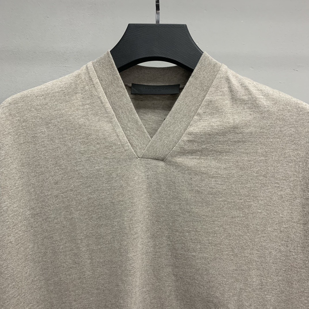 BLCG Cloud Series v-neck T-shirt