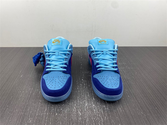NK SB Dunk Low Run The Jewels DO9404-400