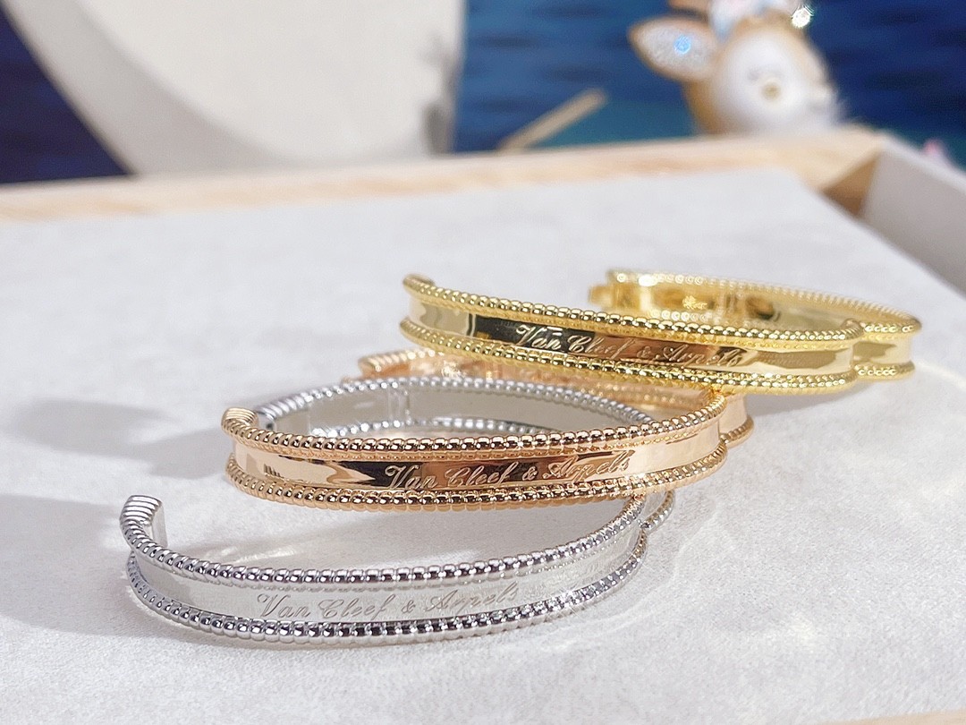 VCA Bracelets（Multiple colors）