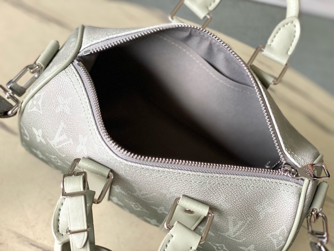 LV M11591 26ss Keepal Bandouliere 25*15*11cm