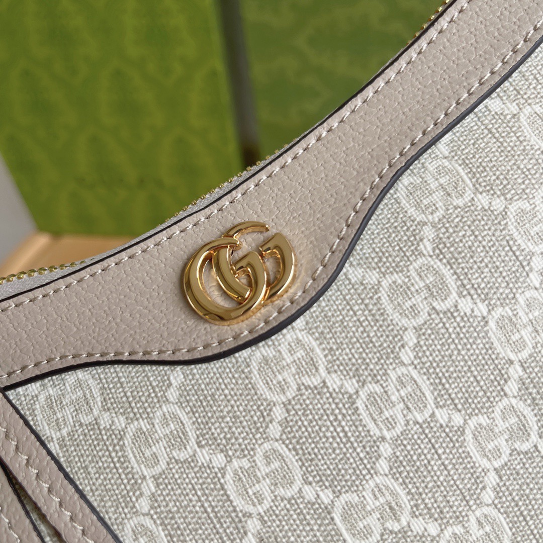 GUC bag M735145  25*15*6.5CM