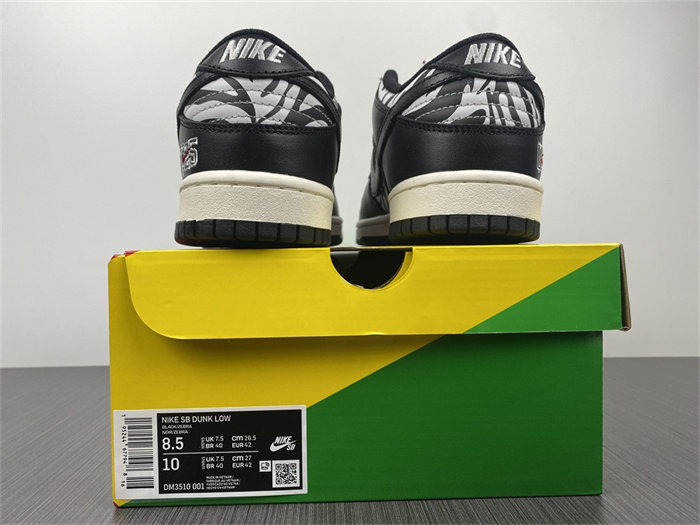 NK SB Dunk Low OG QS Quartersnacks Zebra DM3510-001