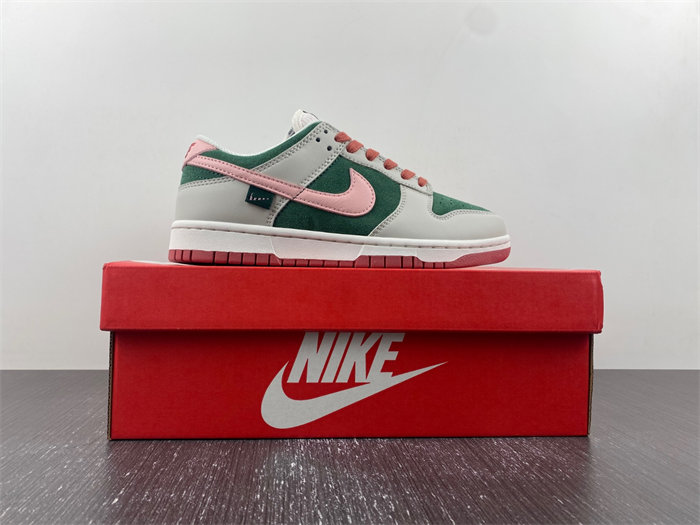 NK Dunk Low SE All Petals United Fir Green FN8923-061