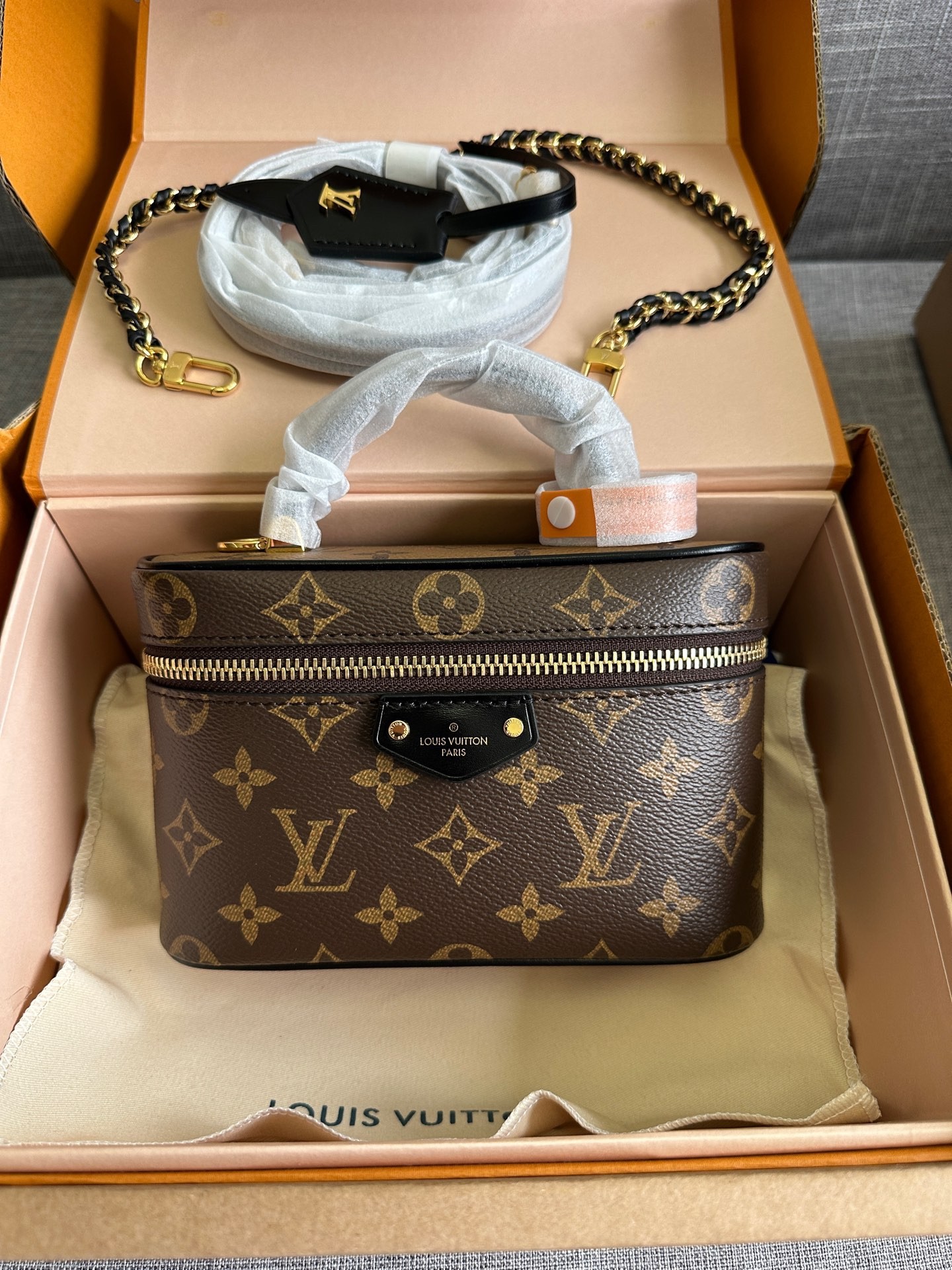 LV VANITY CHAIN POUCH Bags M47125 11.5x6.5x19cm