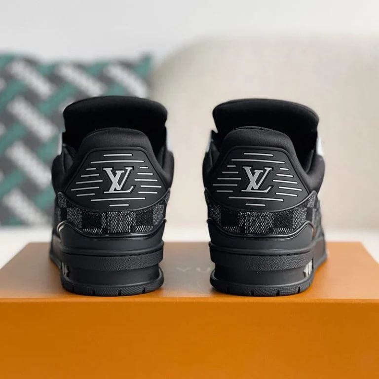 LV  Trainer