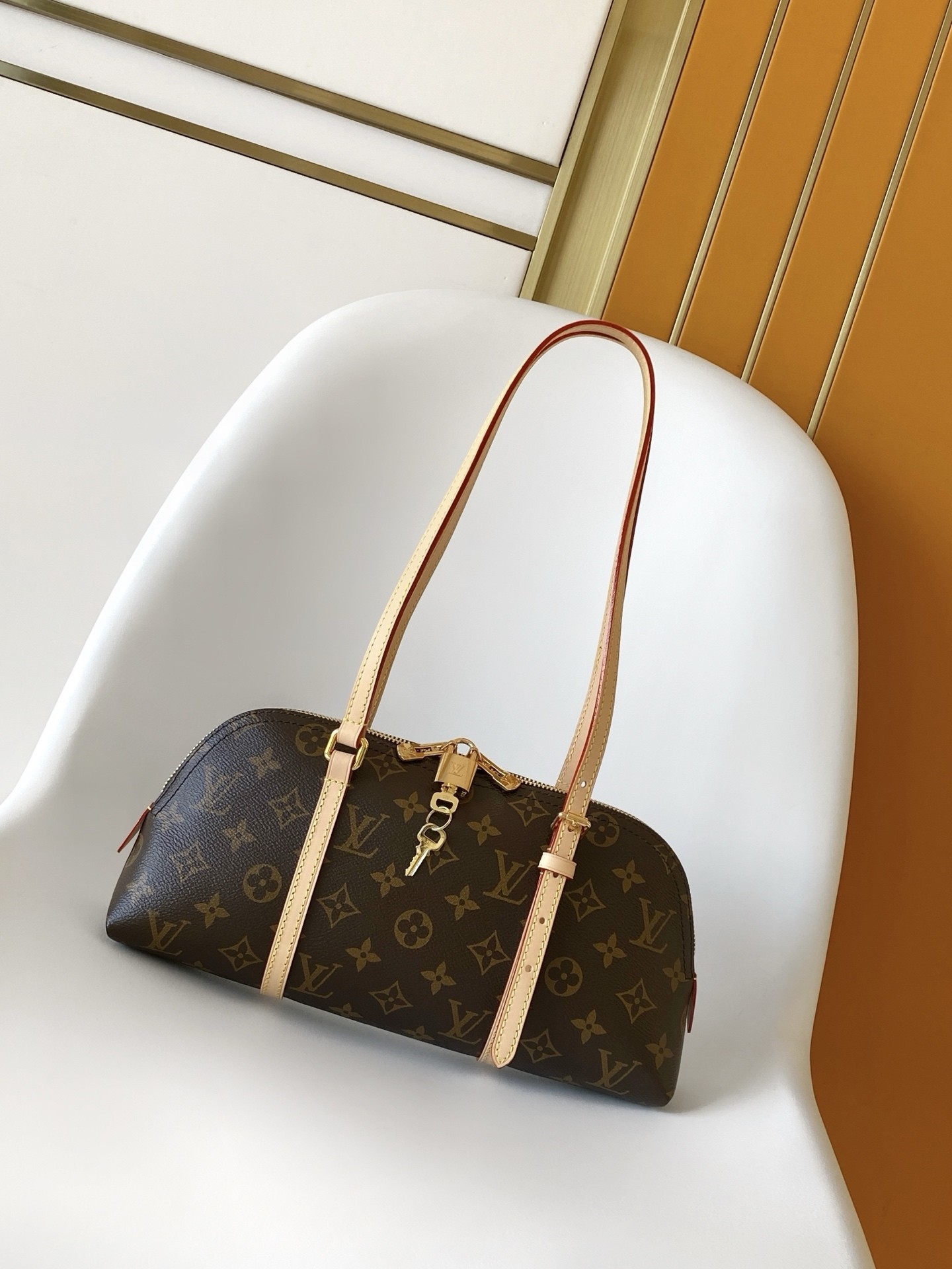 LV SQUIRE EAST WEST M28953 Size：29x8.5x15cm
