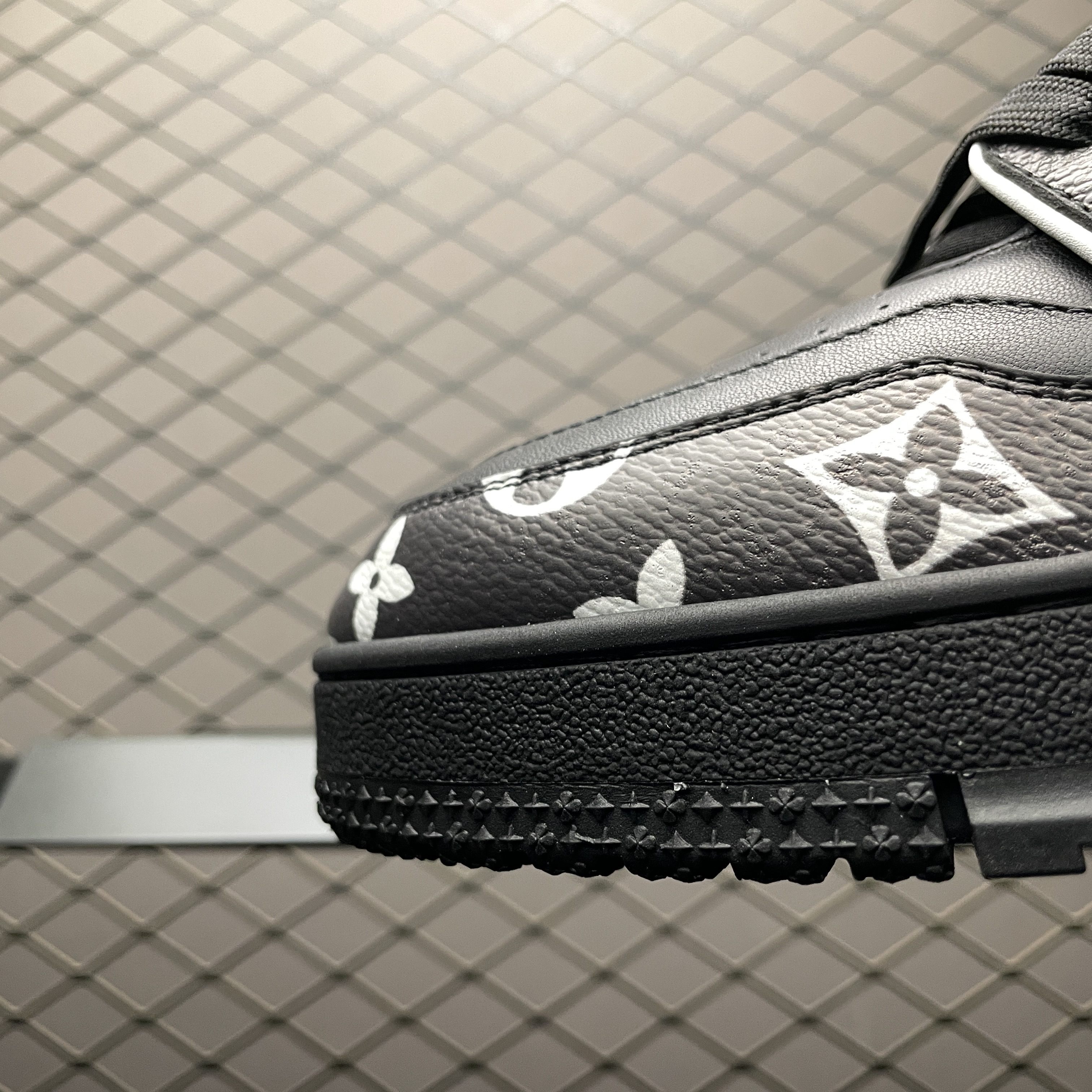 LV TRAINER