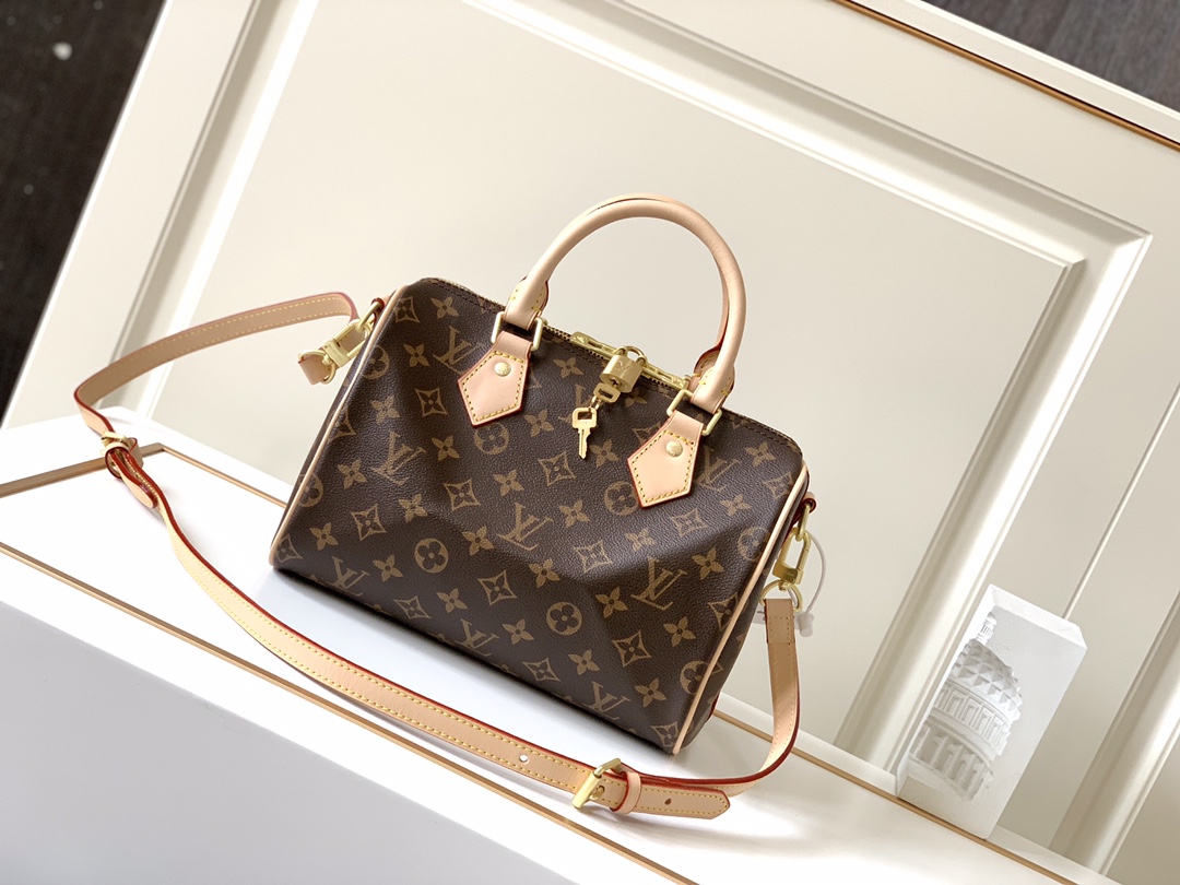 3 Colors Woman’s handbag Small:9.8″x7.5″x5.9″ Medium:11.8″x8.3″x6.7″ Big:13.8″x9.1″x7.1″ BB-9180001000791