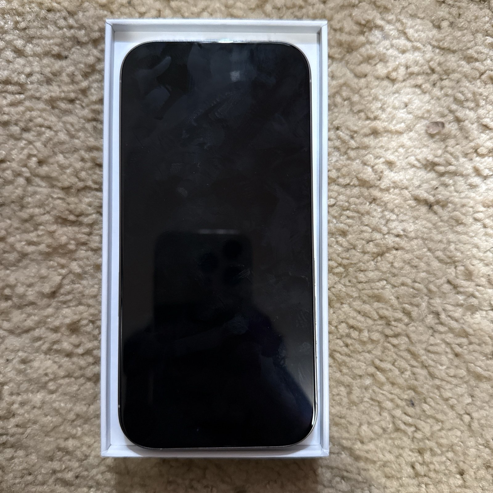 iPhone 16 pro 9Y36