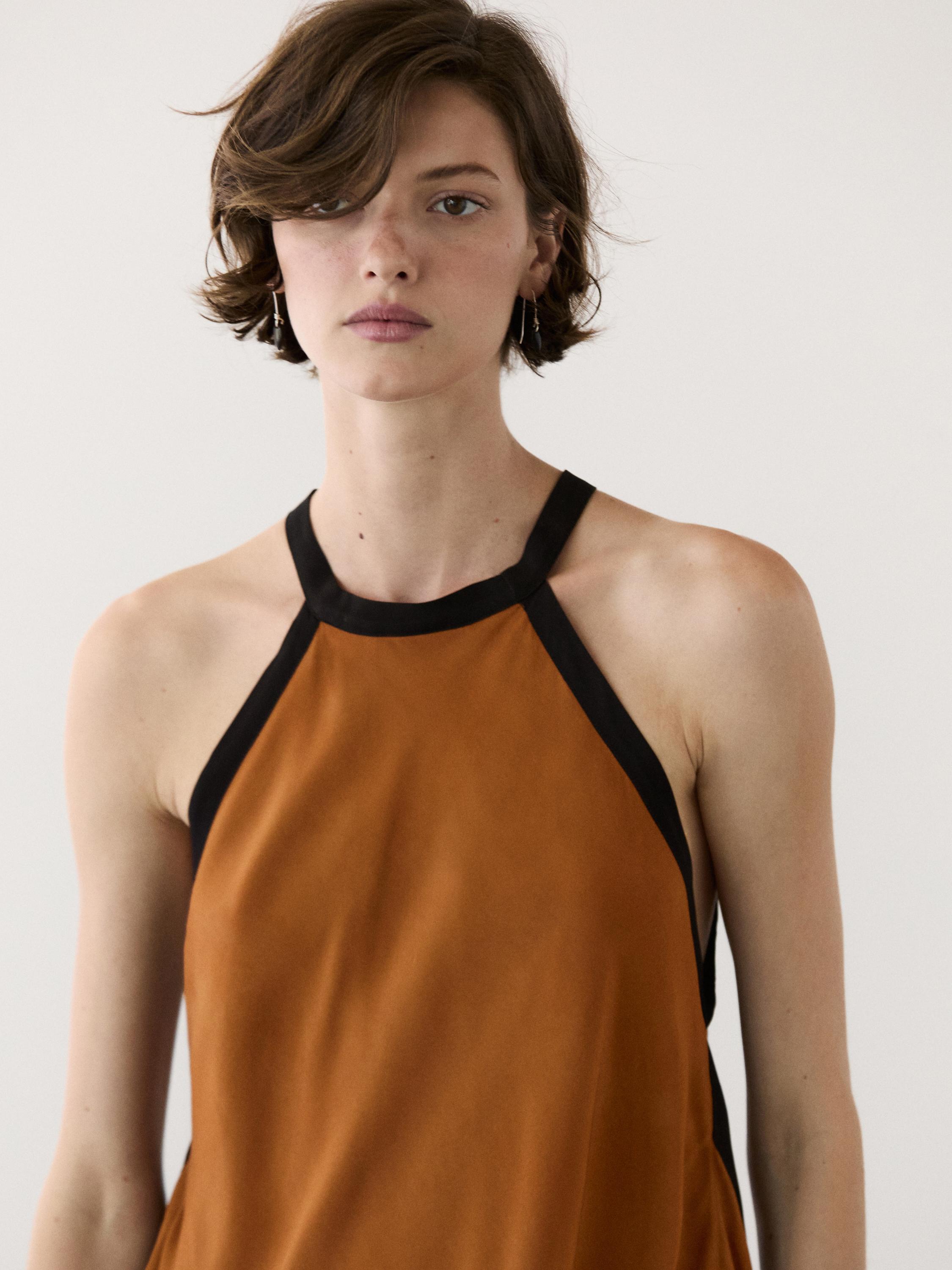 Vestido midi con capas contraste