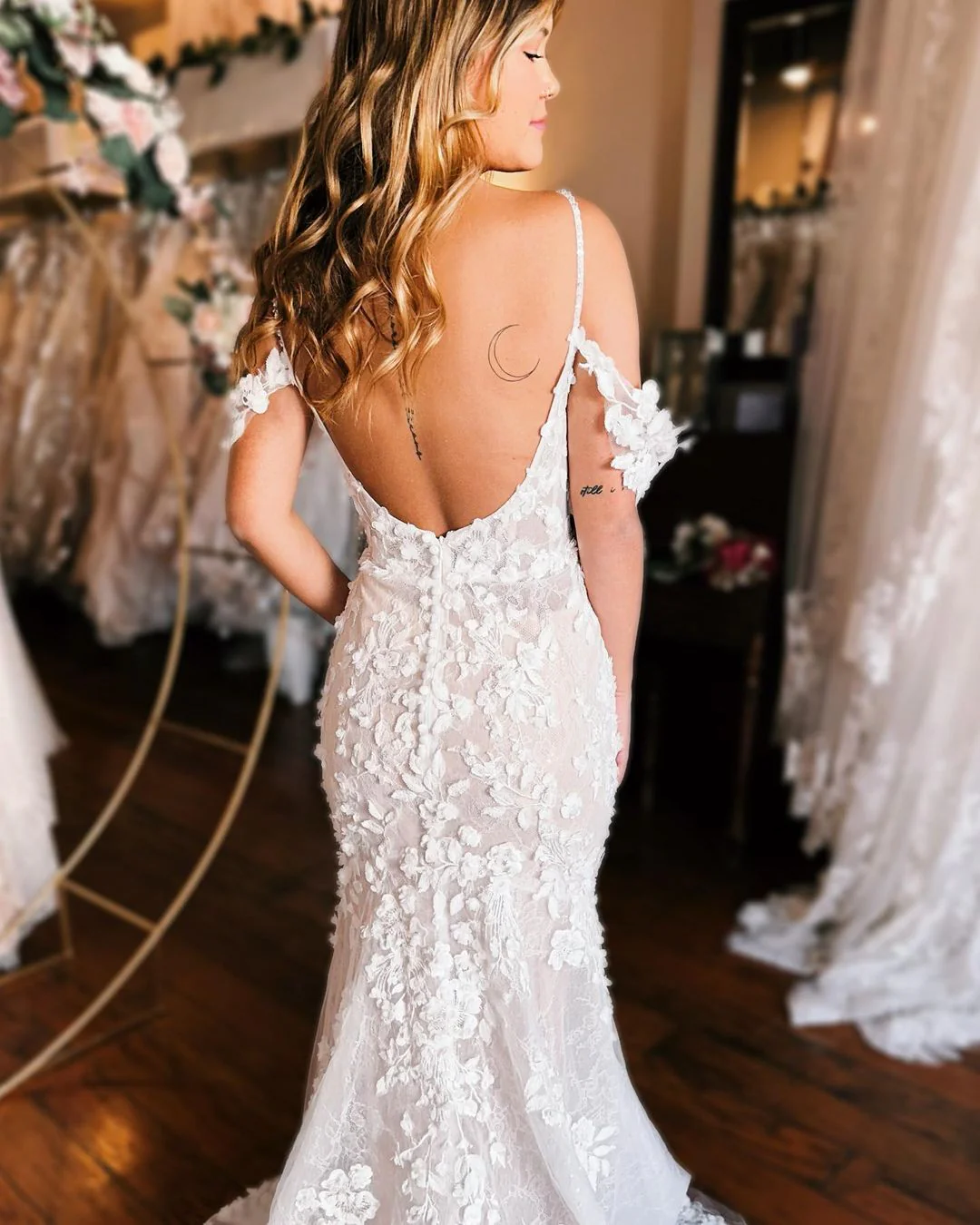 Elegant Mermaid Off-the-Shoulder Lace Wedding Dress