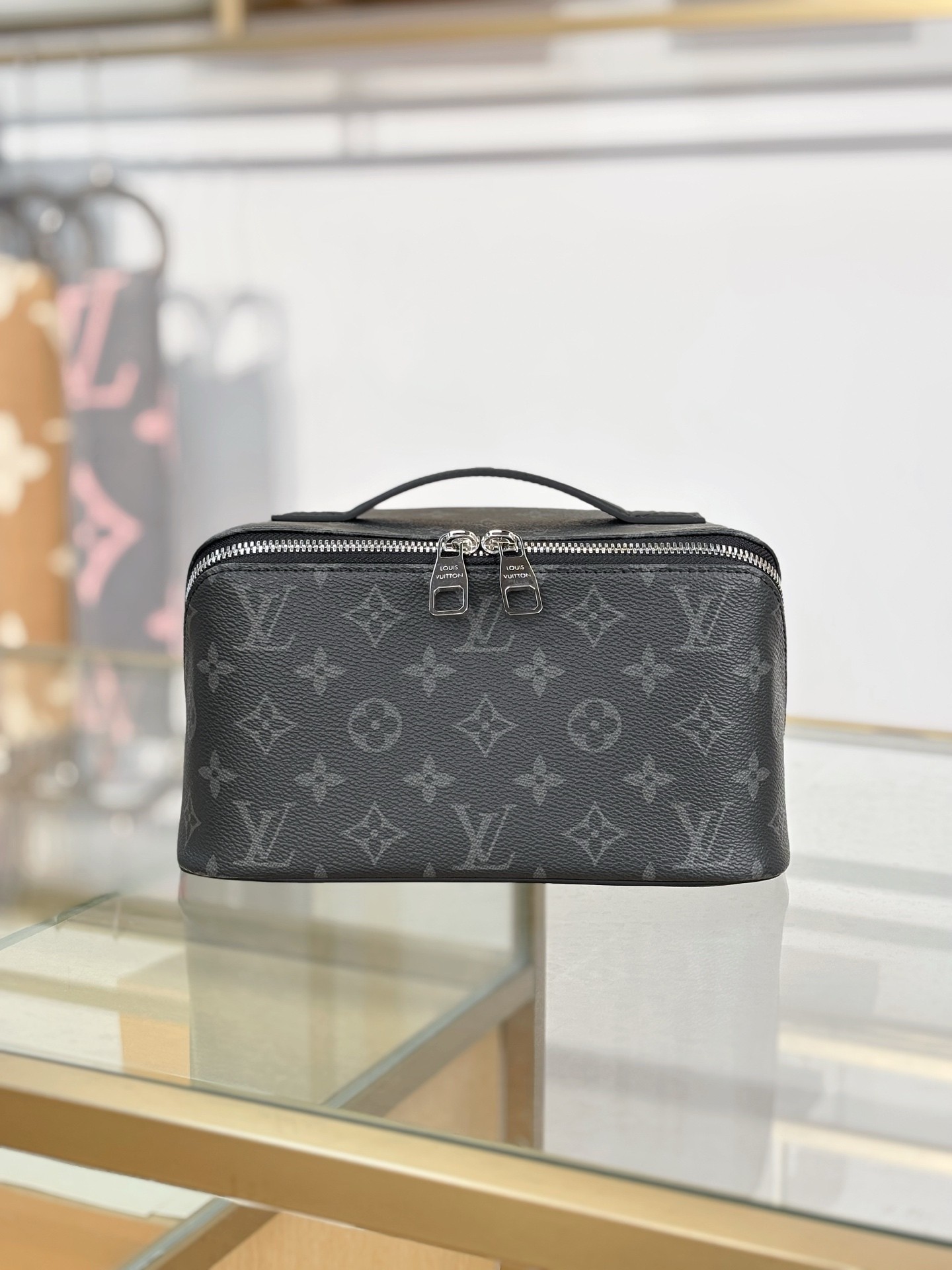 LV TOILETRY BAG M11508 24x13x13cm