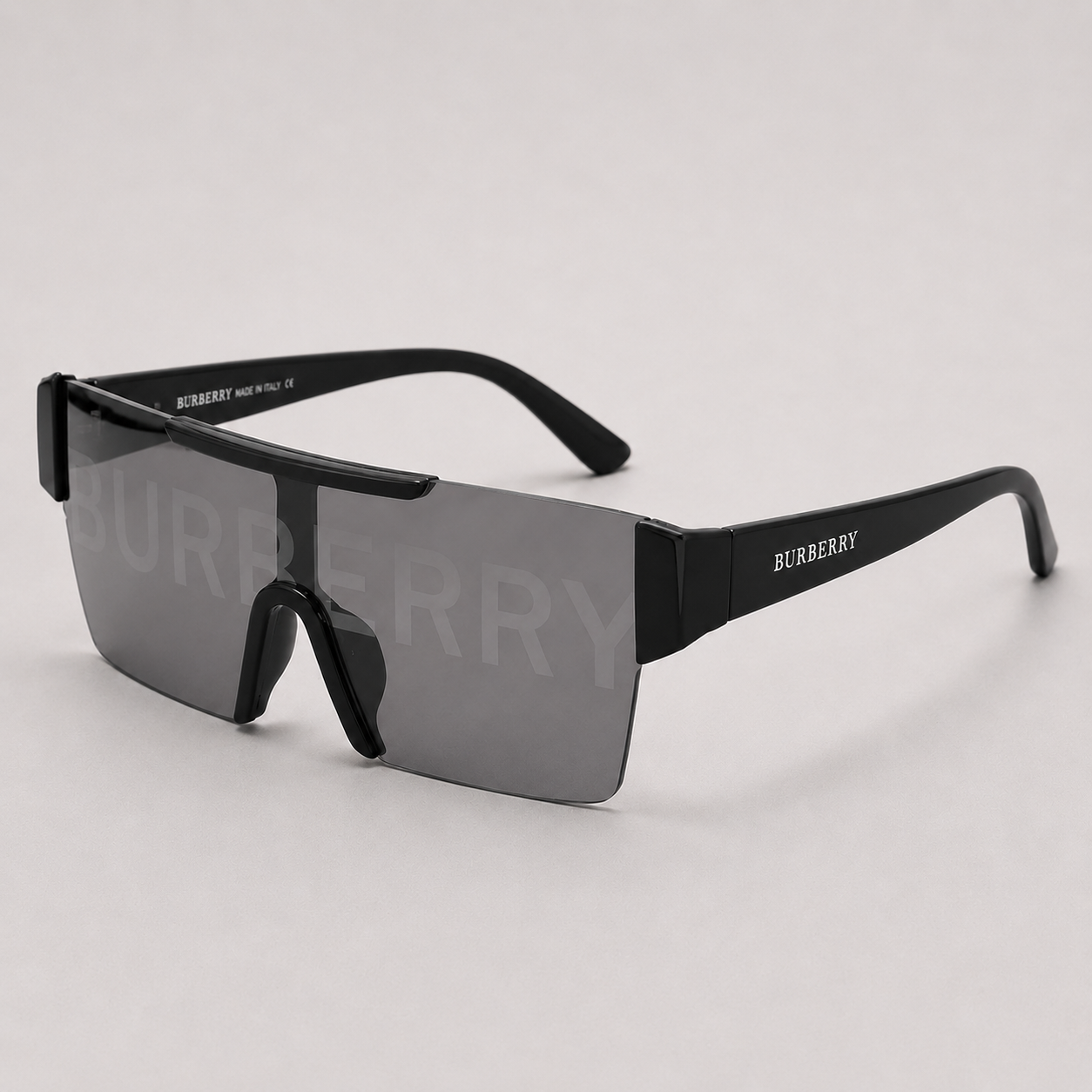 G21：Burberry Shield Sunglasses
