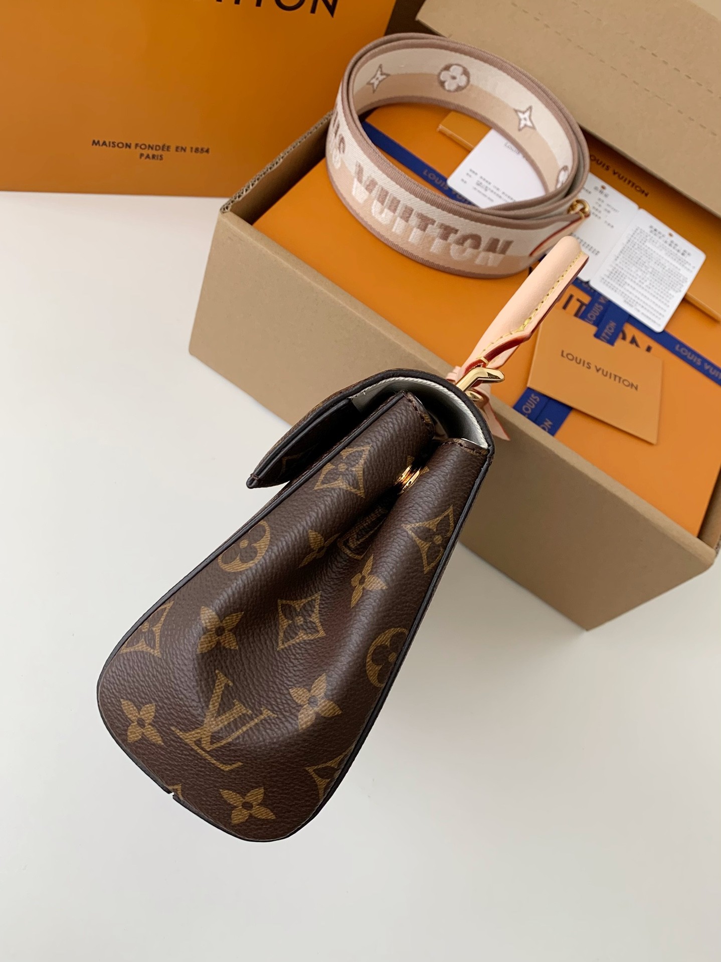 LV  CLUNY  20*16*7.5cm
