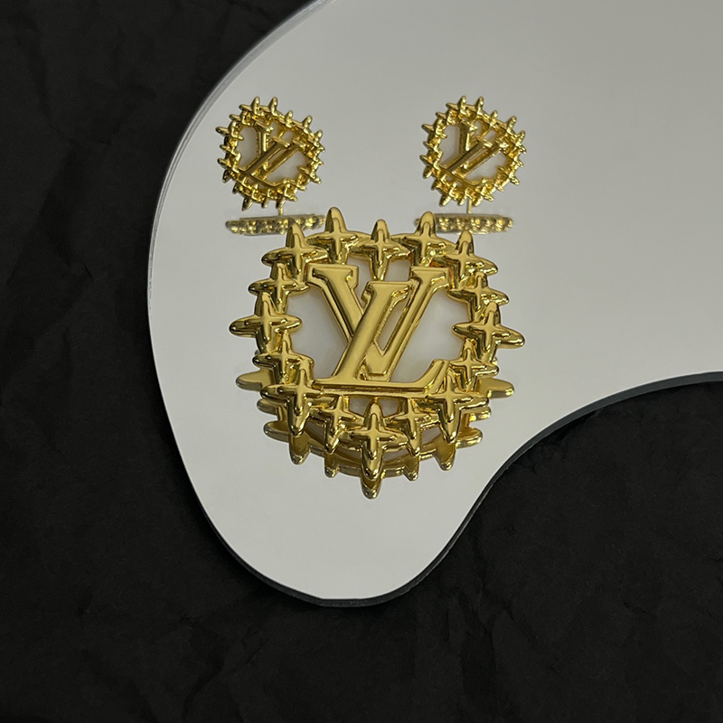 Classic Four-pointed Stars Brooch QTXZ-9110089