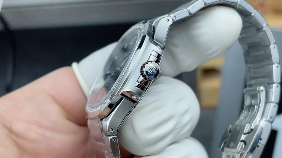 Patek Nautilus 7118 Diamond Replica – Blue Dial Luxury Ladies Nautilus