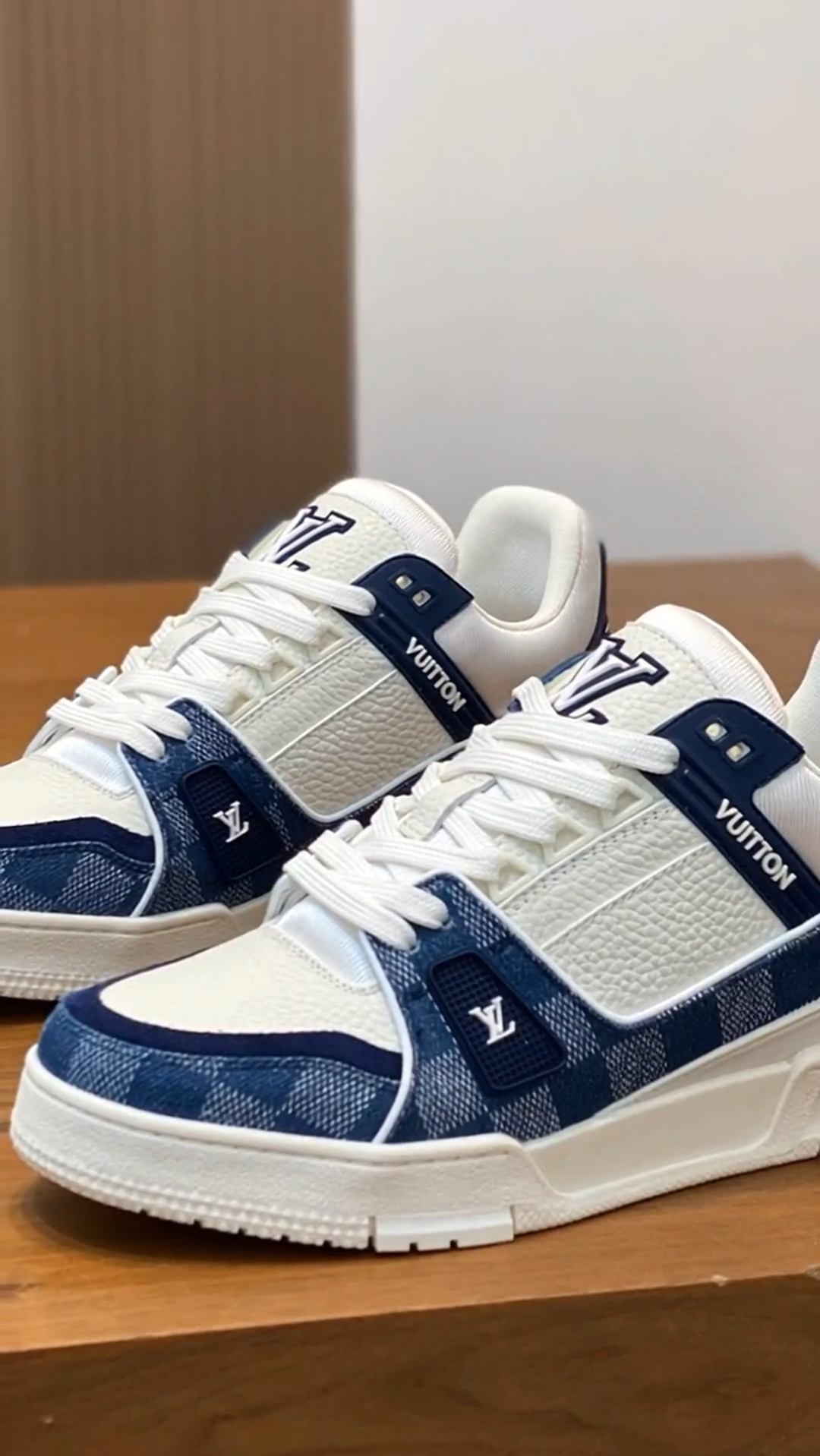 LV  Trainer Sneaker
